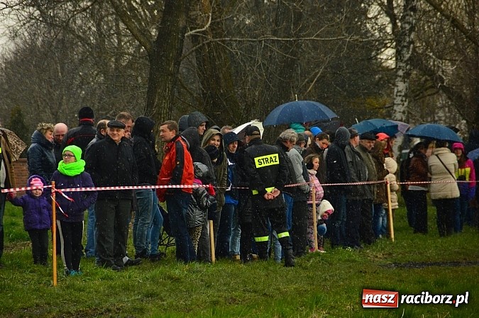 Zdjęcie w galerii na portalu naszraciborz.pl: W Bieńkowicach przed Urbanem sypnęło śniegiem wiadomości z regionu