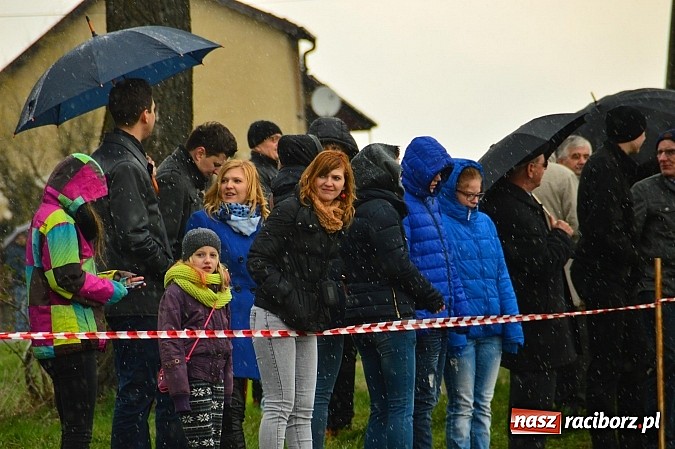 Zdjęcie w galerii na portalu naszraciborz.pl: W Bieńkowicach przed Urbanem sypnęło śniegiem wiadomości z regionu