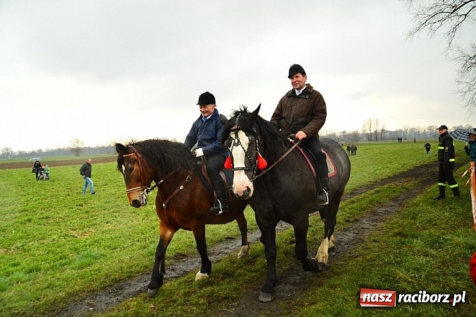 Zdjęcie w galerii na portalu naszraciborz.pl: W Bieńkowicach przed Urbanem sypnęło śniegiem wiadomości z regionu
