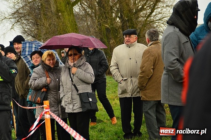 Zdjęcie w galerii na portalu naszraciborz.pl: W Bieńkowicach przed Urbanem sypnęło śniegiem wiadomości z regionu