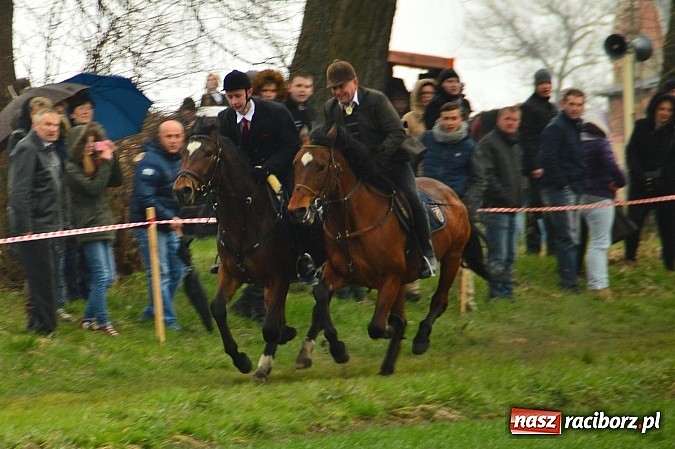 Zdjęcie w galerii na portalu naszraciborz.pl: W Bieńkowicach przed Urbanem sypnęło śniegiem wiadomości z regionu