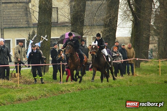 Zdjęcie w galerii na portalu naszraciborz.pl: W Bieńkowicach przed Urbanem sypnęło śniegiem wiadomości z regionu