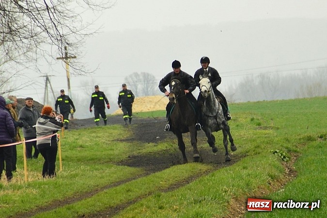 Zdjęcie w galerii na portalu naszraciborz.pl: W Bieńkowicach przed Urbanem sypnęło śniegiem wiadomości z regionu