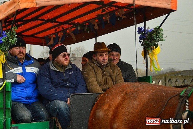 Zdjęcie w galerii na portalu naszraciborz.pl: W Bieńkowicach przed Urbanem sypnęło śniegiem wiadomości z regionu