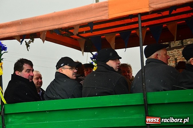 Zdjęcie w galerii na portalu naszraciborz.pl: W Bieńkowicach przed Urbanem sypnęło śniegiem wiadomości z regionu