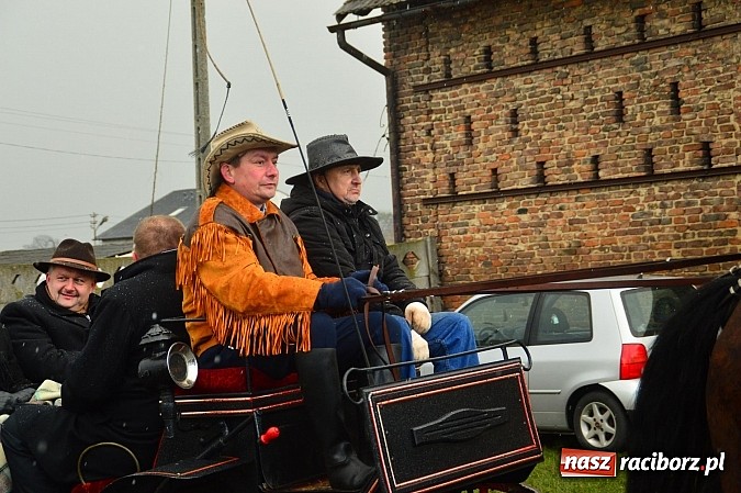 Zdjęcie w galerii na portalu naszraciborz.pl: W Bieńkowicach przed Urbanem sypnęło śniegiem wiadomości z regionu