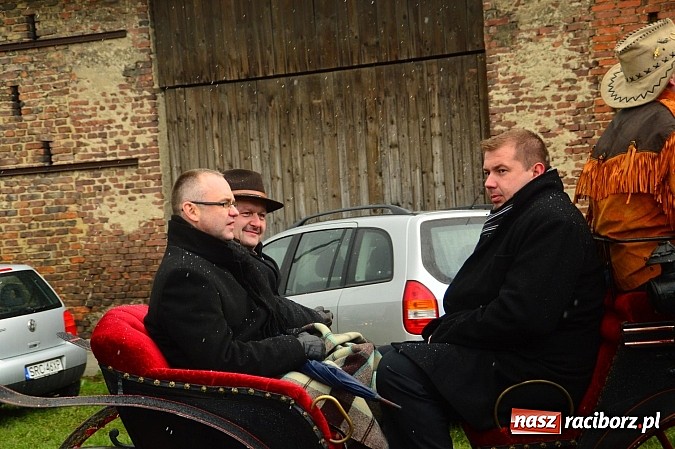 Zdjęcie w galerii na portalu naszraciborz.pl: W Bieńkowicach przed Urbanem sypnęło śniegiem wiadomości z regionu