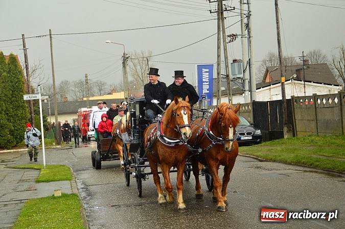 Zdjęcie w galerii na portalu naszraciborz.pl: W Bieńkowicach przed Urbanem sypnęło śniegiem wiadomości z regionu