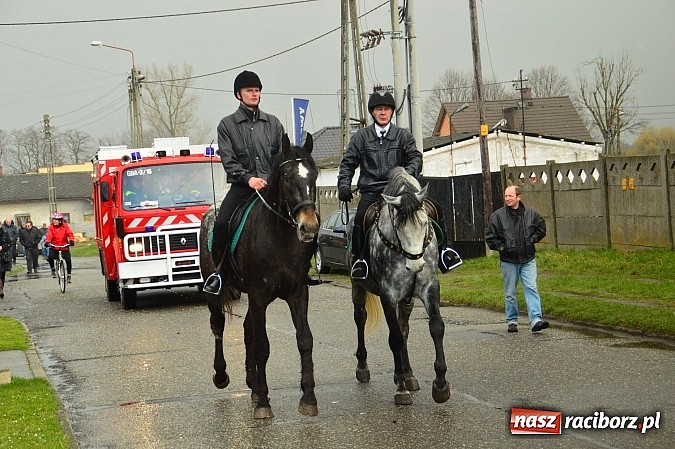 Zdjęcie w galerii na portalu naszraciborz.pl: W Bieńkowicach przed Urbanem sypnęło śniegiem wiadomości z regionu