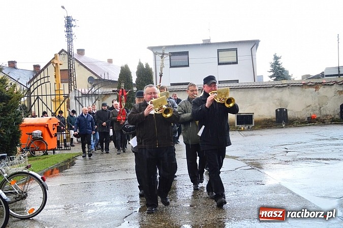 Zdjęcie w galerii na portalu naszraciborz.pl: W Bieńkowicach przed Urbanem sypnęło śniegiem wiadomości z regionu