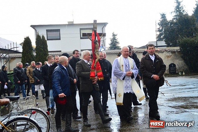 Zdjęcie w galerii na portalu naszraciborz.pl: W Bieńkowicach przed Urbanem sypnęło śniegiem wiadomości z regionu
