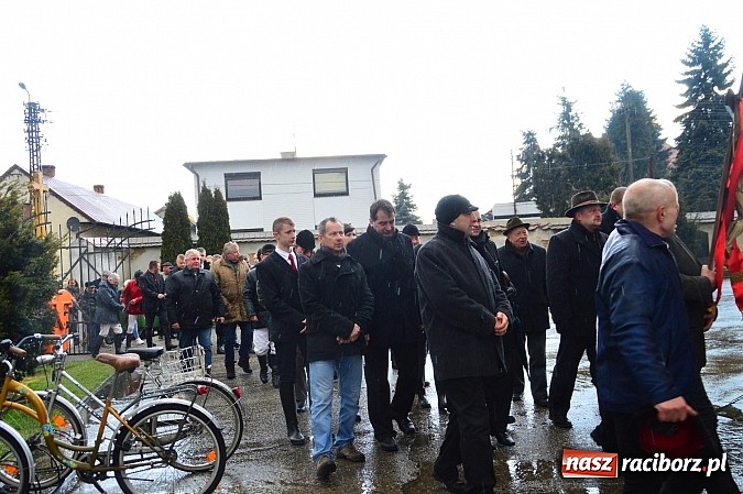 Zdjęcie w galerii na portalu naszraciborz.pl: W Bieńkowicach przed Urbanem sypnęło śniegiem wiadomości z regionu