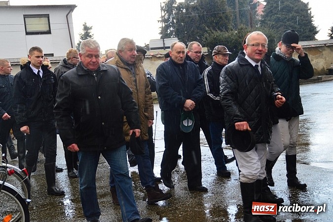 Zdjęcie w galerii na portalu naszraciborz.pl: W Bieńkowicach przed Urbanem sypnęło śniegiem wiadomości z regionu