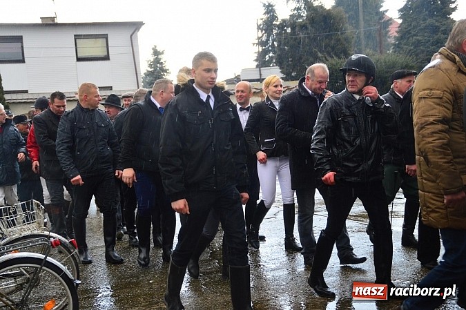 Zdjęcie w galerii na portalu naszraciborz.pl: W Bieńkowicach przed Urbanem sypnęło śniegiem wiadomości z regionu