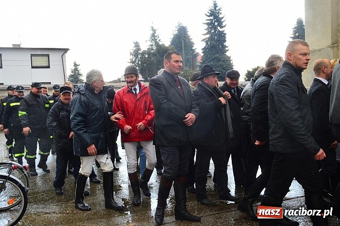 Zdjęcie w galerii na portalu naszraciborz.pl: W Bieńkowicach przed Urbanem sypnęło śniegiem wiadomości z regionu