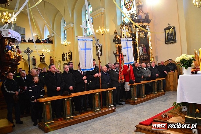 Zdjęcie w galerii na portalu naszraciborz.pl: W Bieńkowicach przed Urbanem sypnęło śniegiem wiadomości z regionu