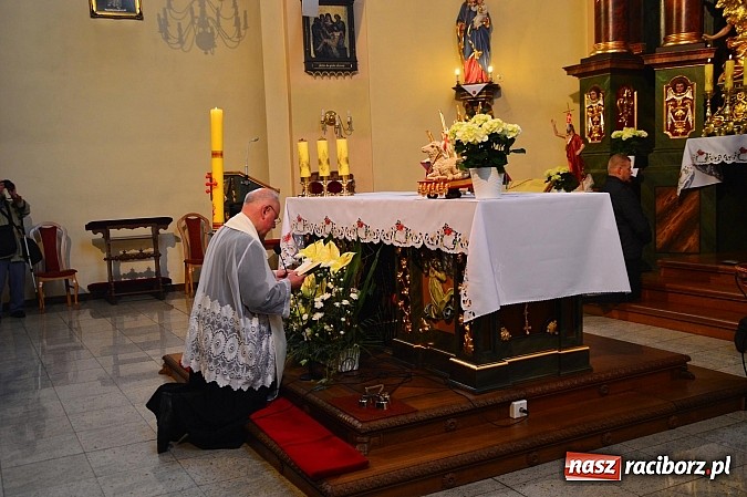 Zdjęcie w galerii na portalu naszraciborz.pl: W Bieńkowicach przed Urbanem sypnęło śniegiem wiadomości z regionu
