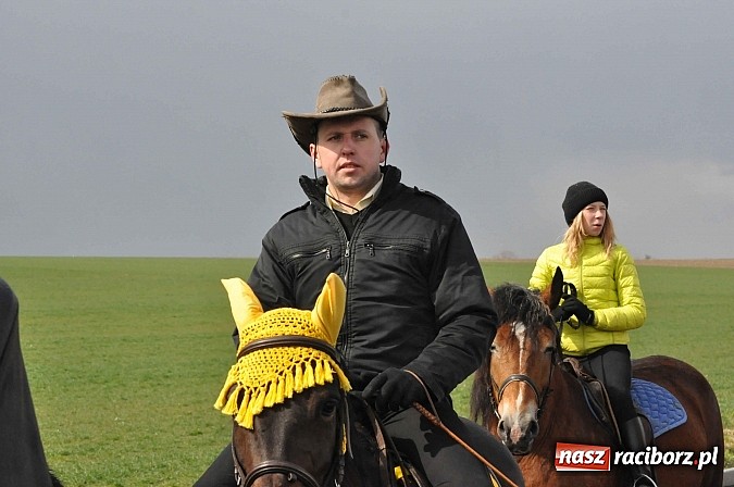 Zdjęcie w galerii na portalu naszraciborz.pl: Biskup, starosta i prezydent na procesji w Sudole wiadomości z regionu