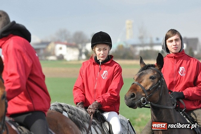 Zdjęcie w galerii na portalu naszraciborz.pl: Biskup, starosta i prezydent na procesji w Sudole wiadomości z regionu