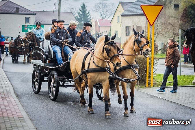 Zdjęcie w galerii na portalu naszraciborz.pl: Biskup, starosta i prezydent na procesji w Sudole wiadomości z regionu