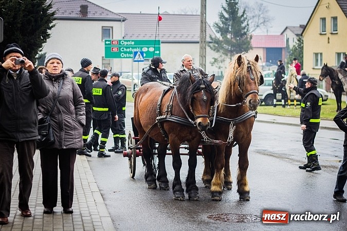 Zdjęcie w galerii na portalu naszraciborz.pl: Biskup, starosta i prezydent na procesji w Sudole wiadomości z regionu