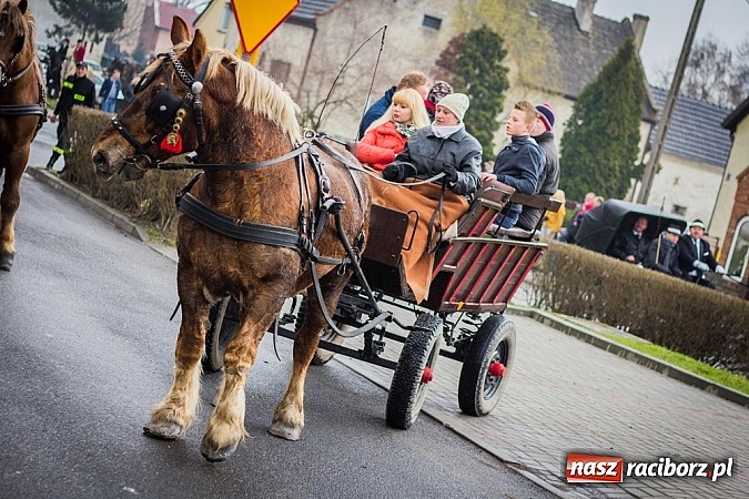 Zdjęcie w galerii na portalu naszraciborz.pl: Biskup, starosta i prezydent na procesji w Sudole wiadomości z regionu
