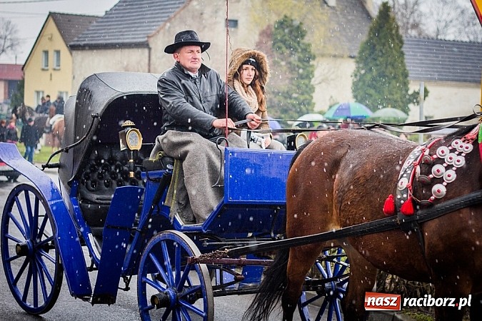 Zdjęcie w galerii na portalu naszraciborz.pl: Biskup, starosta i prezydent na procesji w Sudole wiadomości z regionu