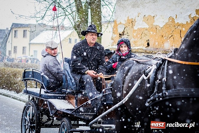 Zdjęcie w galerii na portalu naszraciborz.pl: Biskup, starosta i prezydent na procesji w Sudole wiadomości z regionu