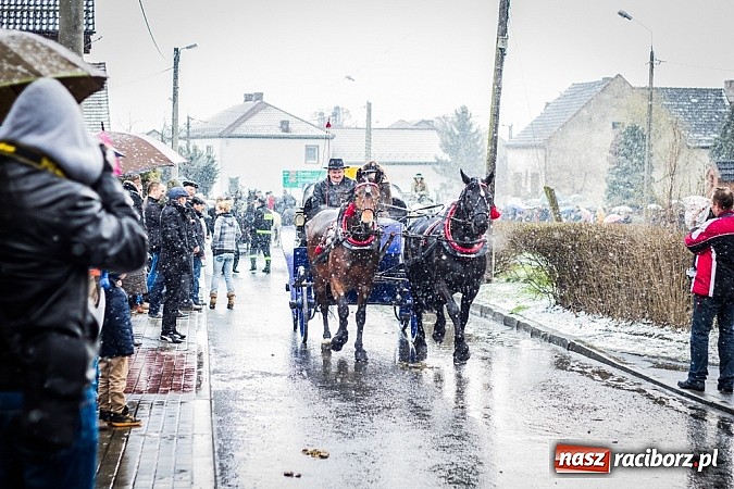 Zdjęcie w galerii na portalu naszraciborz.pl: Biskup, starosta i prezydent na procesji w Sudole wiadomości z regionu