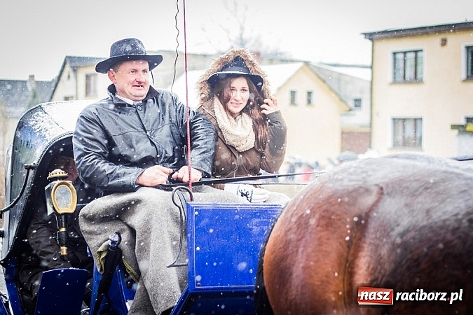 Zdjęcie w galerii na portalu naszraciborz.pl: Biskup, starosta i prezydent na procesji w Sudole wiadomości z regionu