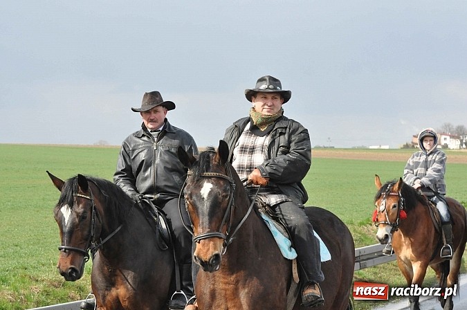 Zdjęcie w galerii na portalu naszraciborz.pl: Biskup, starosta i prezydent na procesji w Sudole wiadomości z regionu