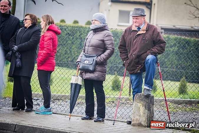 Zdjęcie w galerii na portalu naszraciborz.pl: Biskup, starosta i prezydent na procesji w Sudole wiadomości z regionu