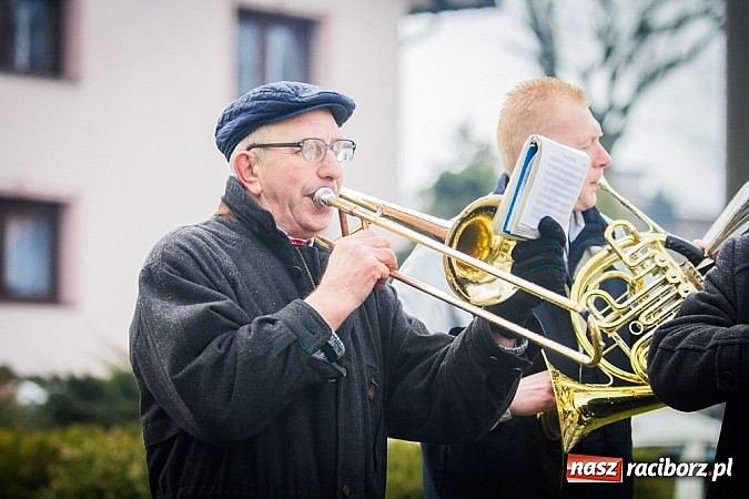 Zdjęcie w galerii na portalu naszraciborz.pl: Biskup, starosta i prezydent na procesji w Sudole wiadomości z regionu