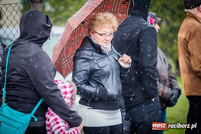 Zdjęcie w galerii na portalu naszraciborz.pl: Biskup, starosta i prezydent na procesji w Sudole wiadomości z regionu