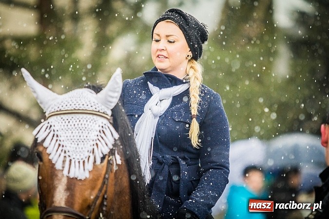 Zdjęcie w galerii na portalu naszraciborz.pl: Biskup, starosta i prezydent na procesji w Sudole wiadomości z regionu