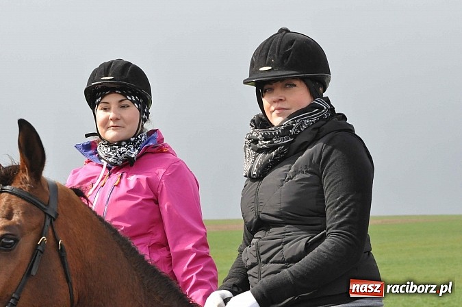Zdjęcie w galerii na portalu naszraciborz.pl: Biskup, starosta i prezydent na procesji w Sudole wiadomości z regionu