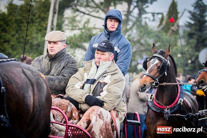 Zdjęcie w galerii na portalu naszraciborz.pl: Biskup, starosta i prezydent na procesji w Sudole wiadomości z regionu