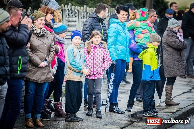 Zdjęcie w galerii na portalu naszraciborz.pl: Biskup, starosta i prezydent na procesji w Sudole wiadomości z regionu
