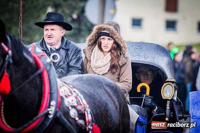 Zdjęcie w galerii na portalu naszraciborz.pl: Biskup, starosta i prezydent na procesji w Sudole wiadomości z regionu