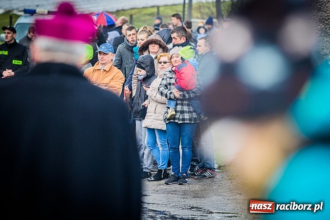 Zdjęcie w galerii na portalu naszraciborz.pl: Biskup, starosta i prezydent na procesji w Sudole wiadomości z regionu