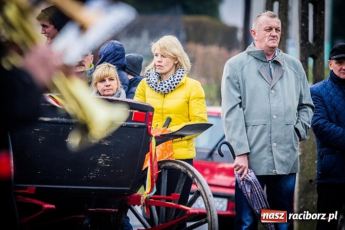 Zdjęcie w galerii na portalu naszraciborz.pl: Biskup, starosta i prezydent na procesji w Sudole wiadomości z regionu