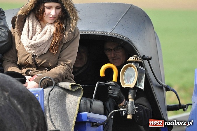 Zdjęcie w galerii na portalu naszraciborz.pl: Biskup, starosta i prezydent na procesji w Sudole wiadomości z regionu