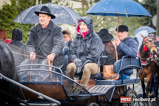 Zdjęcie w galerii na portalu naszraciborz.pl: Biskup, starosta i prezydent na procesji w Sudole wiadomości z regionu