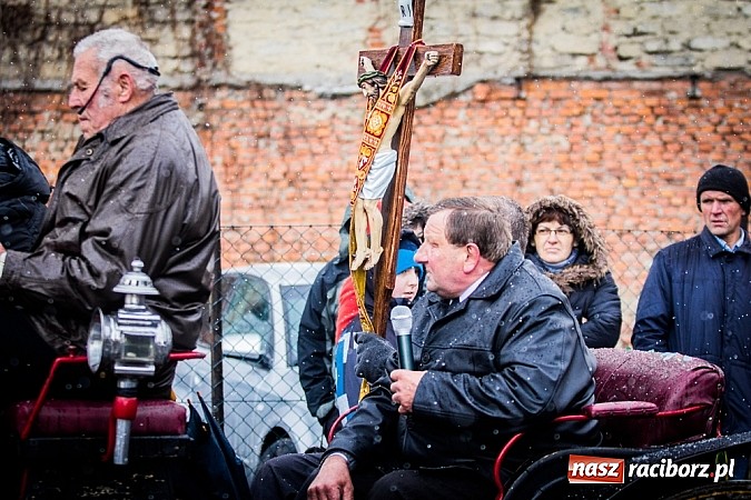 Zdjęcie w galerii na portalu naszraciborz.pl: Biskup, starosta i prezydent na procesji w Sudole wiadomości z regionu