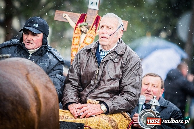 Zdjęcie w galerii na portalu naszraciborz.pl: Biskup, starosta i prezydent na procesji w Sudole wiadomości z regionu