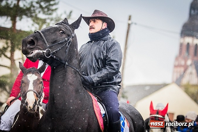 Zdjęcie w galerii na portalu naszraciborz.pl: Biskup, starosta i prezydent na procesji w Sudole wiadomości z regionu