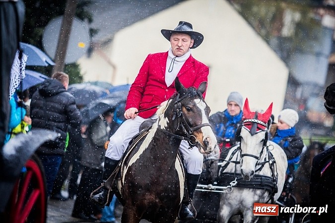 Zdjęcie w galerii na portalu naszraciborz.pl: Biskup, starosta i prezydent na procesji w Sudole wiadomości z regionu