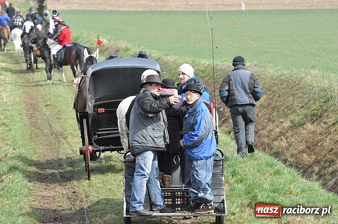 Zdjęcie w galerii na portalu naszraciborz.pl: Biskup, starosta i prezydent na procesji w Sudole wiadomości z regionu