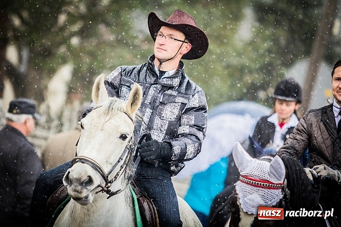 Zdjęcie w galerii na portalu naszraciborz.pl: Biskup, starosta i prezydent na procesji w Sudole wiadomości z regionu