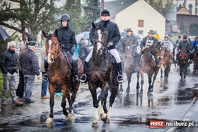 Zdjęcie w galerii na portalu naszraciborz.pl: Biskup, starosta i prezydent na procesji w Sudole wiadomości z regionu